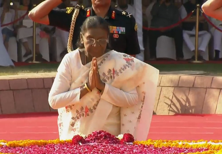 गांधी जयंती पर राष्ट्रपति व उपराष्ट्रपति ने पुष्पांजलि अर्पित की, पूर्व पीएम लाल बहादुर को किया नमन