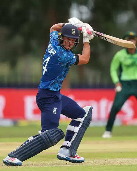 अंडर 19 वर्ल्ड कप: कैलेब फाल्कनर का अर्धशतक, इंग्लैंड ने पाकिस्तान को 37 रन से हराया