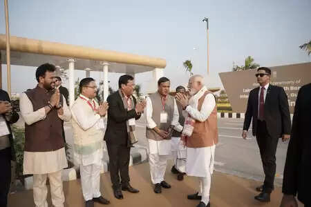 पीएम मोदी का असम दौरा: गुवाहाटी एयरपोर्ट पर गोपीनाथ बोरदोलोई की 80 फुट ऊंची भव्य मूर्ति का अनावरण