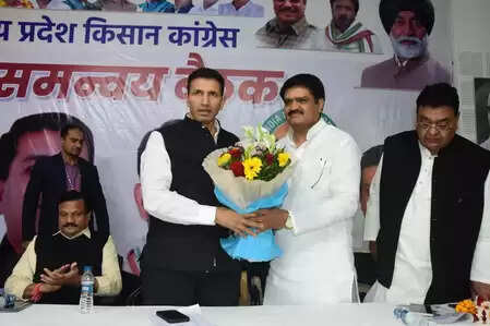 मध्य प्रदेश में किसान कांग्रेस को गांव-गांव में करें मजबूत: धर्मेंद्र चौहान