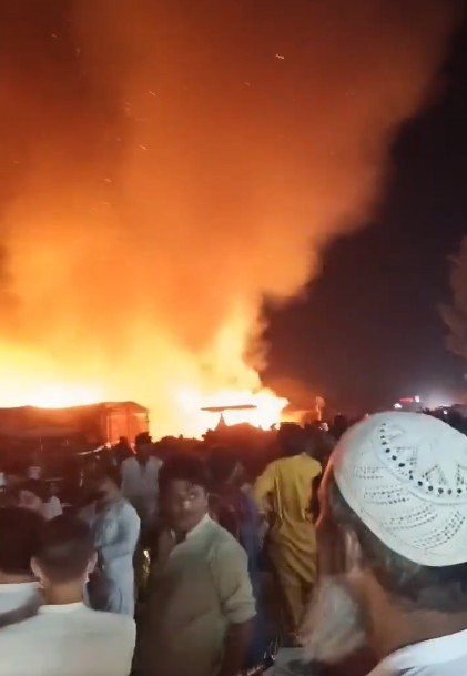 पाकिस्तान: इमरजेंसी लगने के बाद खैबर पख्तूनख्वा में हिंसा बढ़ी, गवर्नर हाउस को लगाई गई आग