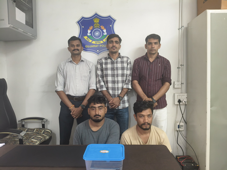 गुजरात में फर्जी निवेश कंपनी और व्हाट्सऐप ग्रुप से 1.46 करोड़ की ठगी, दो आरोपी गिरफ्तार