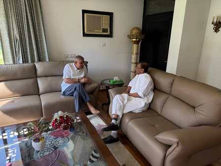 संजय राउत ने पूर्व उपराष्ट्रपति जगदीप धनखड़ से की मुलाकात