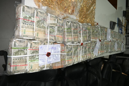 जबलपुर में ठग गिरोह के 4 शातिर गिरफ्तार, 1.55 करोड़ नकदी और लाखों का सोना बरामद