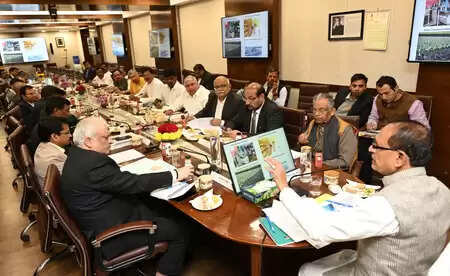 योजनाओं का क्रियान्वयन समयबद्ध, पारदर्शी और किसान केंद्रित हो : शिवराज सिंह चौहान