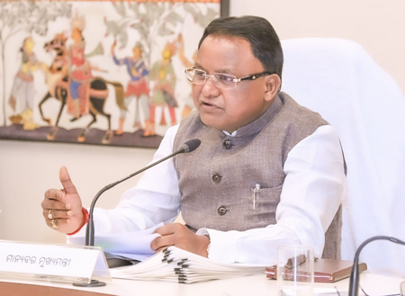 ओडिशा सीएम ने कानून-व्यवस्था की समीक्षा बैठक की, संगठित अपराध पर सख्त कार्रवाई के निर्देश