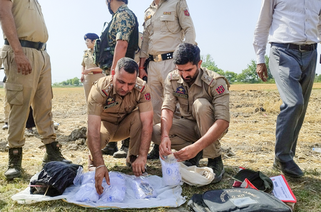 जम्मू में ड्रोन से ड्रग्स-पिस्तौल गिराने के मामले का भंडाफोड़, एक किलो ड्रग्स के साथ दो गिरफ्तार