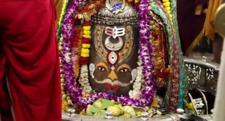 बाबा महाकाल का रजत आभूषण, बेलपत्र और रुद्राक्ष की माला से भव्य श्रृंगार