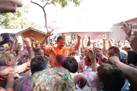 दिल्ली : अरविंद केजरीवाल समेत आप नेताओं ने मनीष सिसोदिया के घर मनाया होली का पर्व