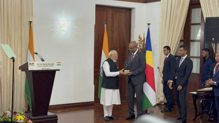 पीएम मोदी को सेशेल्स में मिला सर्वोच्च सम्मान ‘गार्डियन ऑफ द ब्लू होराइजन’, जानें क्यों है ऐतिहासिक