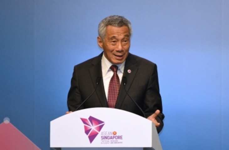 सिंगापुर पीएम ने दंपतियों से और बच्चे पैदा करने को कहा