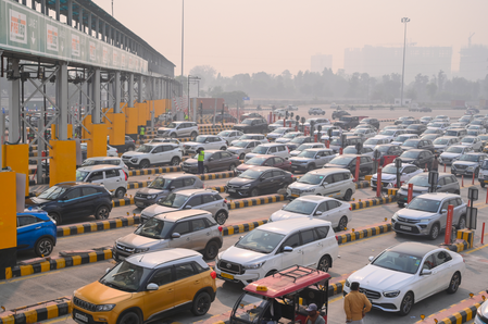 एनएचएआई ने राष्ट्रीय राजमार्गों और एक्सप्रेसवे के टोल प्लाजा पर 5,100 से अधिक महिला कर्मचारियों को तैनात किया