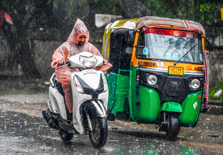 दिल्ली-एनसीआर समेत 23 राज्यों में मौसम में बदलाव, बारिश से एक्यूआई में सुधार