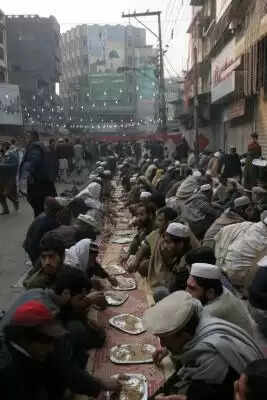 नए घरेलू सर्वे से पाकिस्तान में बढ़ती गरीबी की पुष्टि