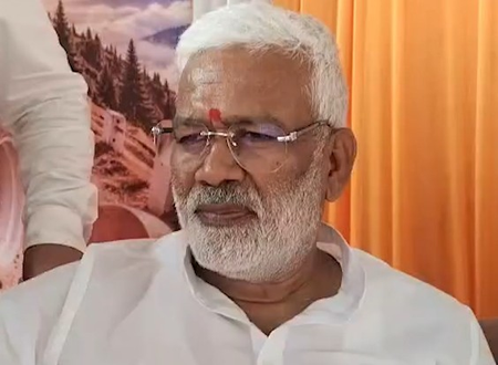 अखिलेश की चुनौती पर स्वतंत्र देव का पलटवार, बोले- सपा ने लूटा, एनडीए ने विकास किया