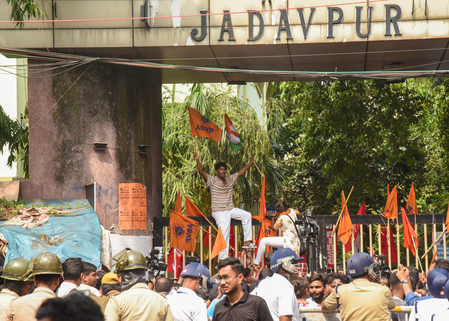 जाधवपुर यूनिवर्सिटी में नारे पर बवाल, पश्चिम बंगाल सरकार से सख्त कदम उठाने की मांग