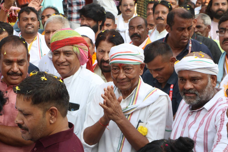 'सत्य सनातन स्वाभिमान पदयात्रा' के दौरान दिग्विजय सिंह ने सुनीं किसानों की समस्याएं