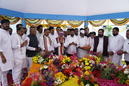 तेलंगाना के राज्यपाल और मुख्यमंत्री ने बापू घाट पर महात्मा गांधी को दी श्रद्धांजलि, डिजिटल म्यूजियम का किया उद्घाटन