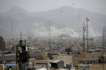 मध्य-पूर्व में बढ़ा तनावः अमेरिका एवं इजरायल ने संयुक्त हमले किए, ईरान ने दी 'विनाशकारी' जवाबी कार्रवाई की धमकी