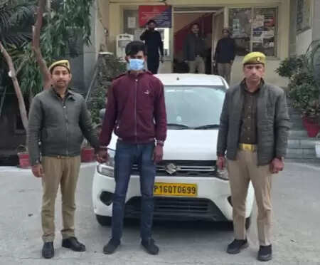नोएडा: कैब से अपहरण के प्रयास का आरोपी चालक गिरफ्तार, गाड़ी से कूदकर युवती ने बचाई थी जान