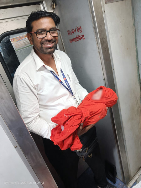 चलती ट्रेनों में दो गर्भवती महिलाओं ने बच्चियों को दिया जन्म, रेलवे कर्मचारियों की मदद से दोनों सुरक्षित