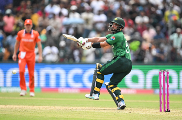 टी20 वर्ल्ड कप: नीदरलैंड के खिलाफ हार से बाल-बाल बचा पाकिस्तान, अंतिम ओवर में मिली जीत