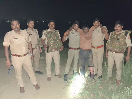 यूूपी : देवरिया में शराब के दुकानों से चोरी करने वाला आरोपी धराया, पुलिस मुठभेड़ में लगी गोली