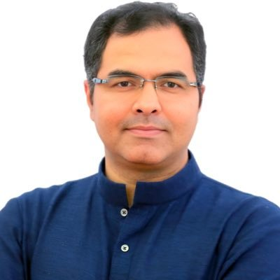 दिल्ली के लोक निर्माण विभाग मंत्री परवेश साहिब सिंह ने 8 पैदल पुलों को मंजूरी दी