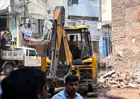 अवैध निर्माण, आग, पानी और भगदड़... क्यों नहीं थम रहीं दिल्ली की त्रासदियां?
