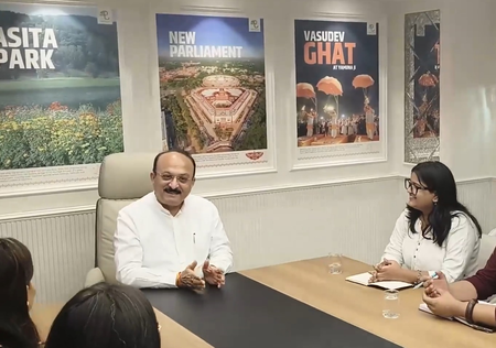 नई दिल्ली : सत्य निकेतन हादसे के बाद मंत्री आशीष सूद ने छात्रों से किया संवाद, समस्याओं पर हुई चर्चा