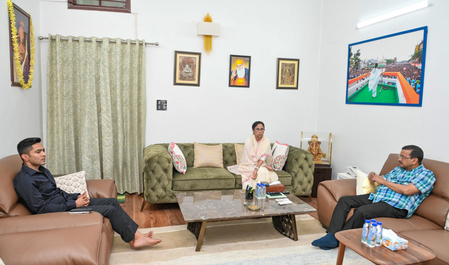 टीएमसी में संकट के बीच 'इंडिया' ब्लॉक की बैठक में ममता और अभिषेक बनर्जी होंगे शामिल