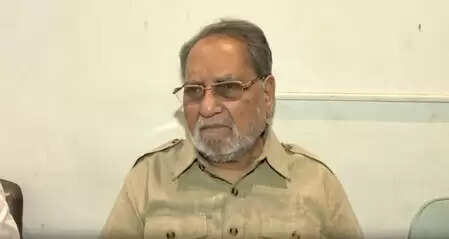 'चुनाव आयोग सरकार की कठपुतली बना', कांग्रेस ने 'लाडली बहना योजना' की किस्त को लेकर उठाए सवाल