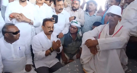 बिहार : भरत तिवारी के गांव पहुंचे मंत्री अशोक चौधरी, परिजनों को दिलाया न्याय का भरोसा