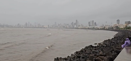 मुंबई समेत आसपास के जिलों में मूसलाधार बारिश, मौसम विभाग ने जारी किया रेड अलर्ट