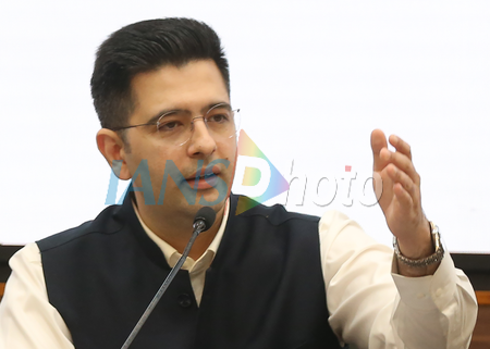 राघव चड्ढा के वोटर रजिस्ट्रेशन को लेकर "आप" का बड़ा आरोप, बैकडेट प्रक्रिया से नाम जुड़वाने की कोशिश का दावा