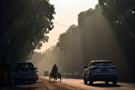 दिल्ली की हवा हुई साफ, बारिश और तेज हवाओं से एक्यूआई में सुधार