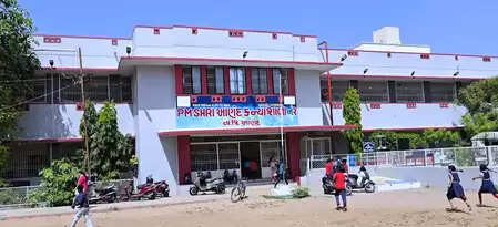 गुजरात : प्रशासन और शिक्षा विभाग की कोशिशों से आणंद जिले में 252 ड्रापआउट स्कूल लौटे