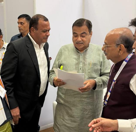 तेलंगाना के लिए नितिन गडकरी से वेंकट रेड्डी की मांग, रोपवे-हाईवे और एलिवेटेड कॉरिडोर परियोजनाओं को मांगी मंजूरी