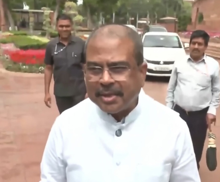 पेट्रोल-डीजल पर एक्साइज ड्यूटी की कटौती होने पर भाजपा सांसदों ने पीएम मोदी का जताया आभार