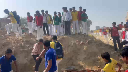 ग्रेटर नोएडा: दनकौर में कॉलेज की जमीन पर कब्जे के आरोप से हंगामा, छात्रों ने तोड़ी बाउंड्रीवॉल