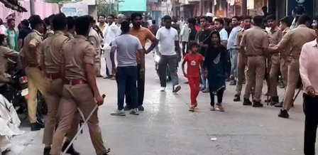 एटा में मोहर्रम जुलूस के दौरान बड़ा हादसा, हाईटेंशन लाइन से टकराया ताजिया, एक युवक की मौत