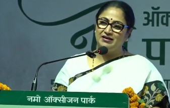 दिल्ली की सीएम रेखा गुप्ता ने लोगों से की अपील, कम से कम एक पौधा जरूर लगाएं