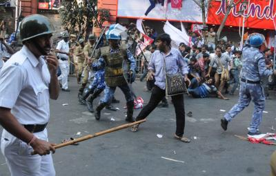 कोलकाता में प्रदर्शन: पुलिस और मीडिया पर हमले के मामले में दो अन्य गिरफ्तार