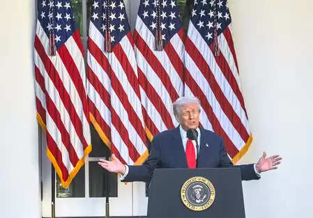 क्रिसमस पर अमेरिकी सेना ने आईएस आतंकियों पर बरसाए गोले, राष्ट्रपति ट्रंप ने बताई वजह