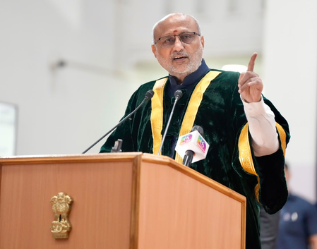 एसआरएमआईएसटी के 22वें दीक्षांत समारोह में उपराष्ट्रपति बोले-'विकसित भारत में युवाओं की महत्वपूर्ण भूमिका'