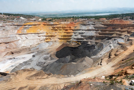 पाकिस्तान के अटक में सोना खनन: जिनकी जमीन उन्हीं पर मुकदमा दर्ज, मचा बवाल