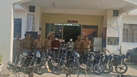 ग्रेटर नोएडा में बाइक और मोबाइल चोरी करने वाले गिरोह के नाबालिग समेत 4 गिरफ्तार