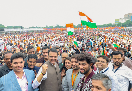'सामना' में भाजपा और सीएम फडणवीस पर निशाना, पोषण आहार और जेन-जी इवेंट को लेकर उठाए सवाल
