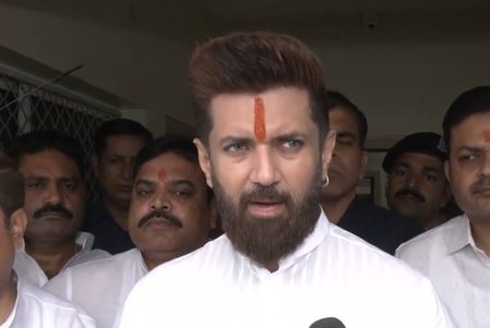राहुल गांधी के आरोपों पर सत्ता पक्ष का पलटवार, चिराग बोले-मजबूती से अपना पक्ष रखे चुनाव आयोग