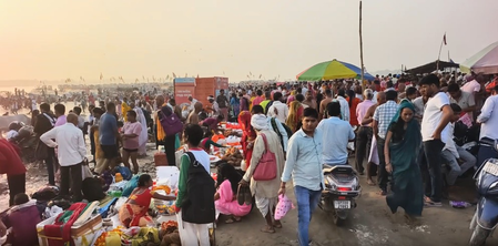 पितृ पक्ष की अमावस्या पर उमड़ी श्रद्धालुओं की भीड़, नदियों के घाटों पर किया तर्पण